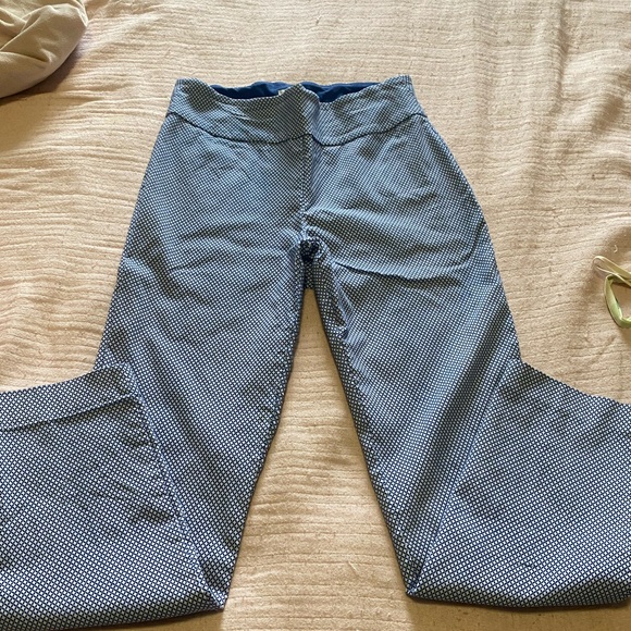 🍁Blue and White Patterned Pants Size 8 - Picture 1 of 6